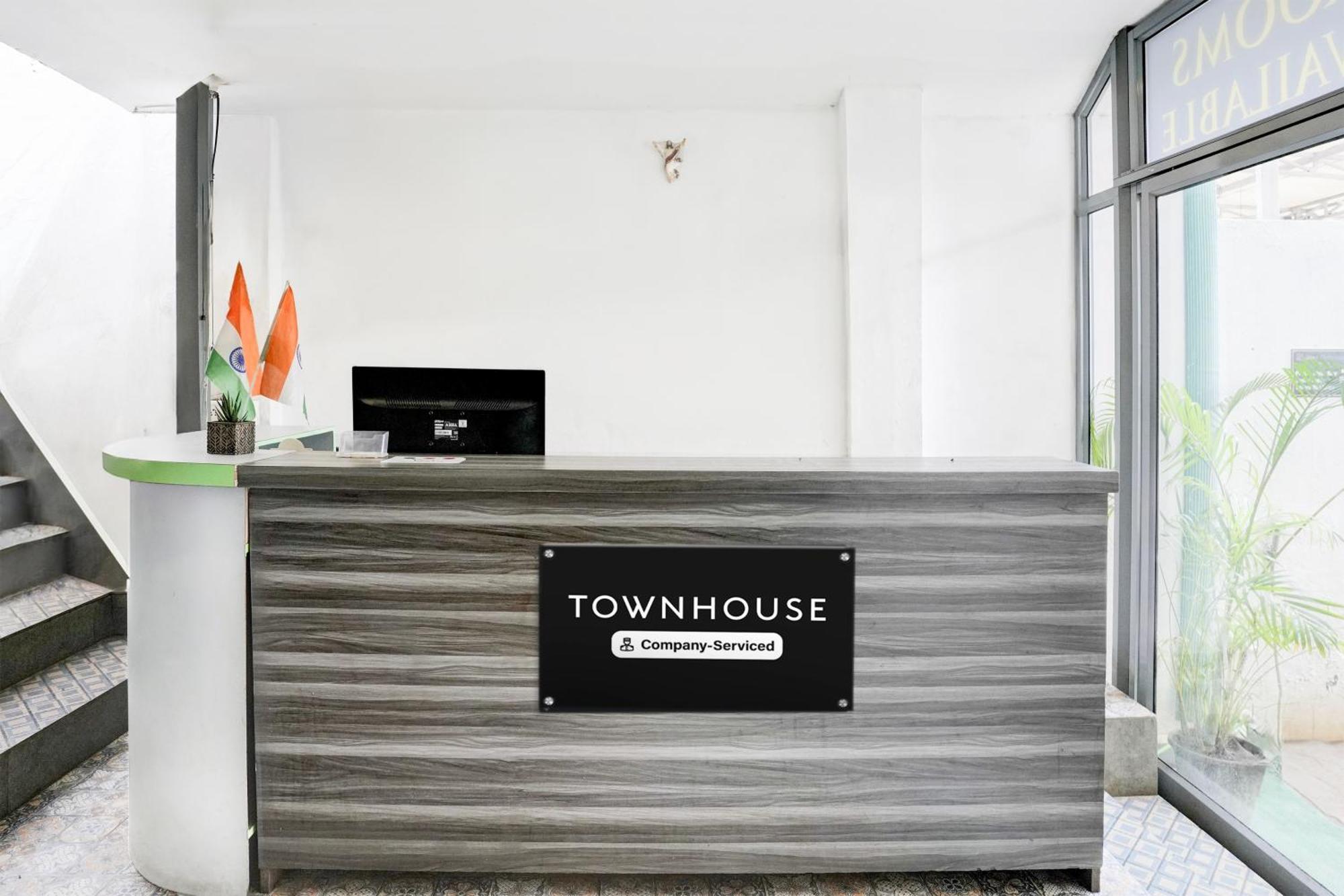 Super Townhouse Candolim Buitenkant foto