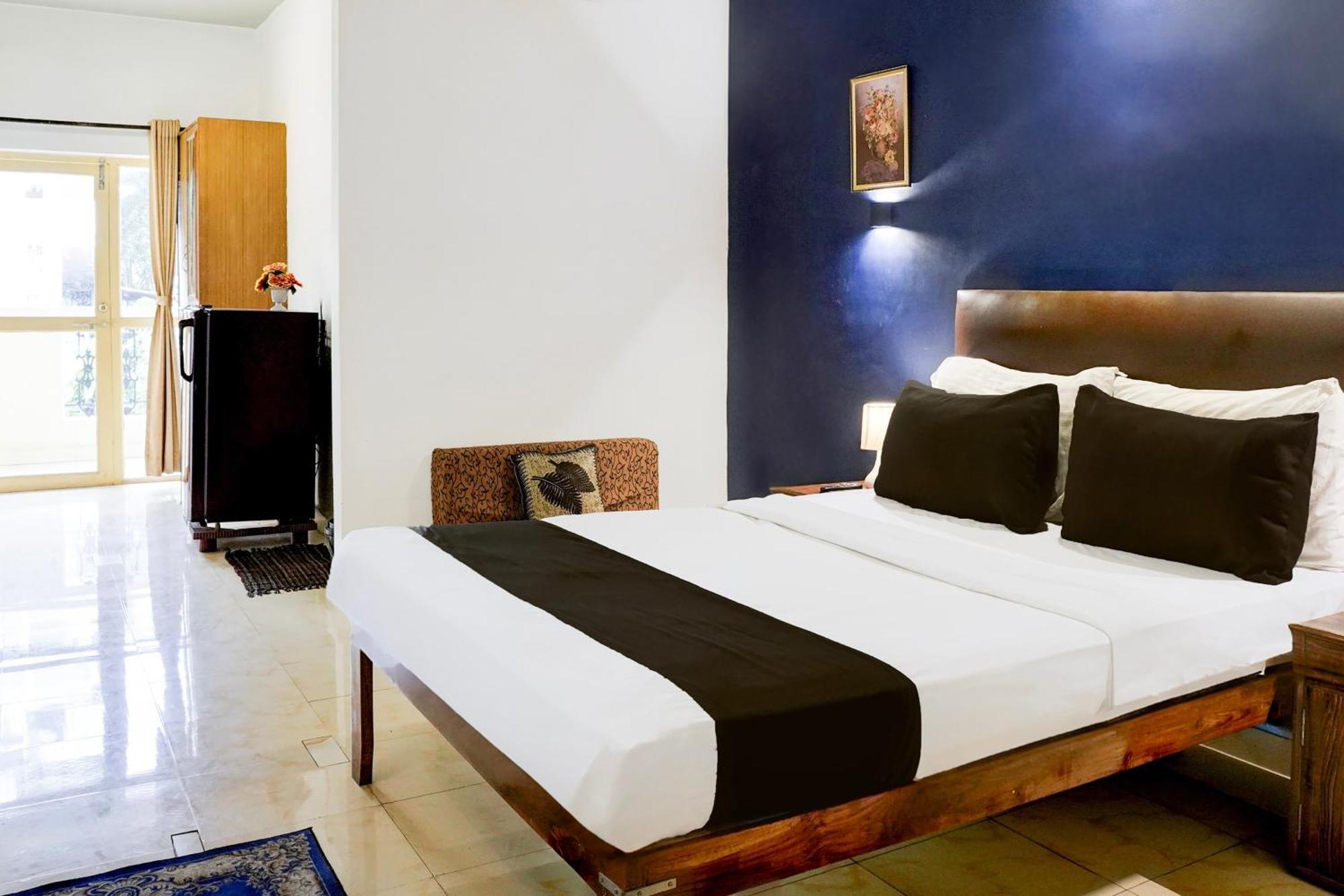 Super Townhouse Candolim Buitenkant foto