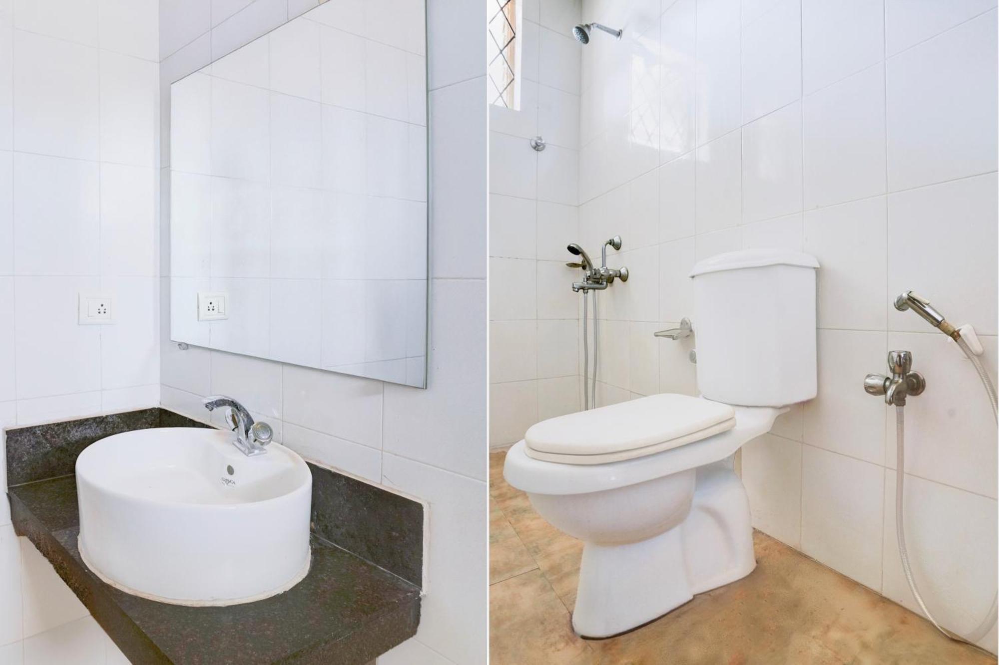 Super Townhouse Candolim Buitenkant foto