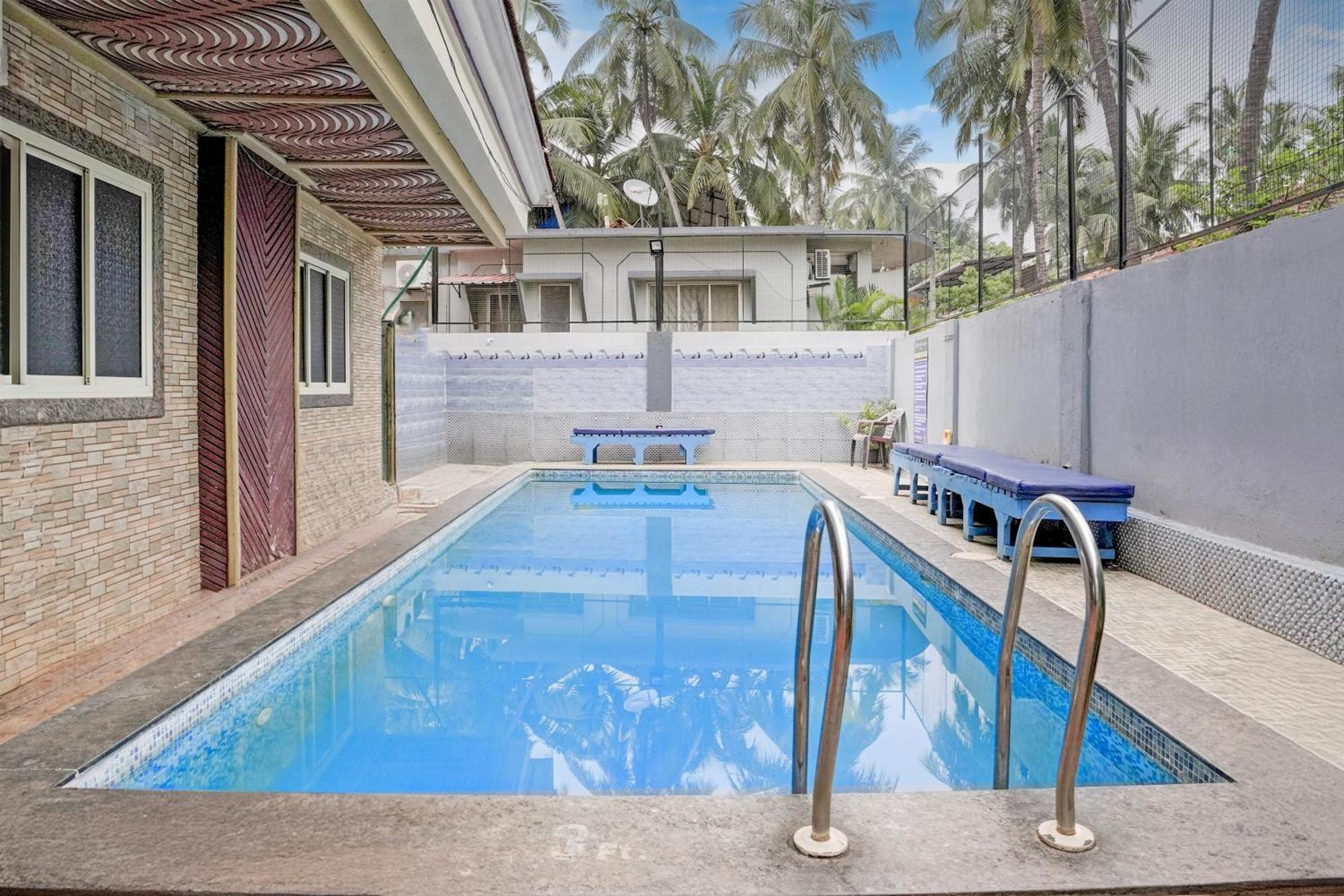 Super Townhouse Candolim Buitenkant foto
