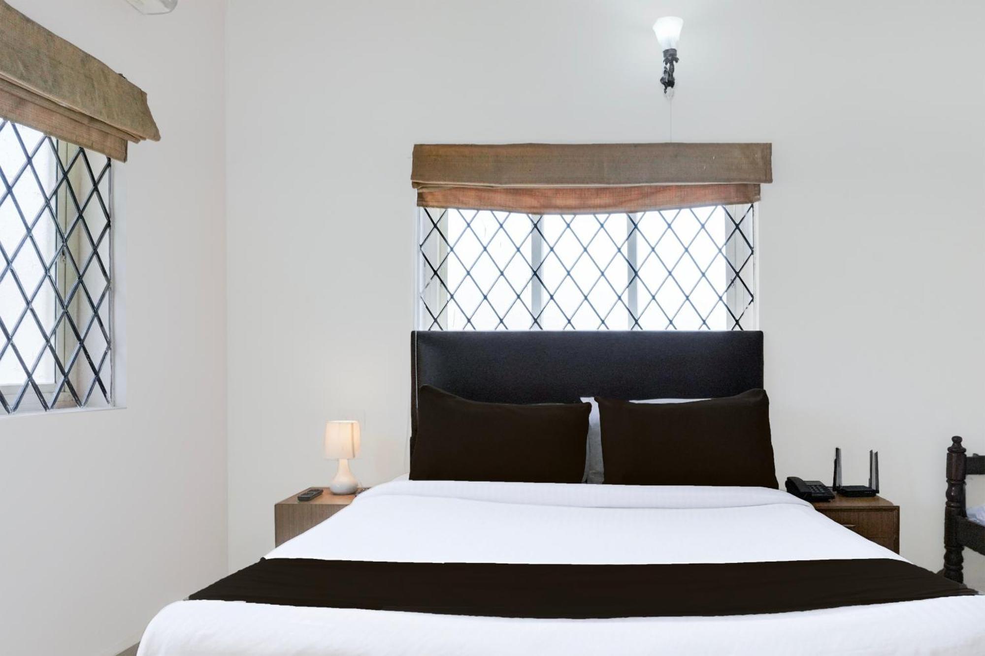 Super Townhouse Candolim Buitenkant foto